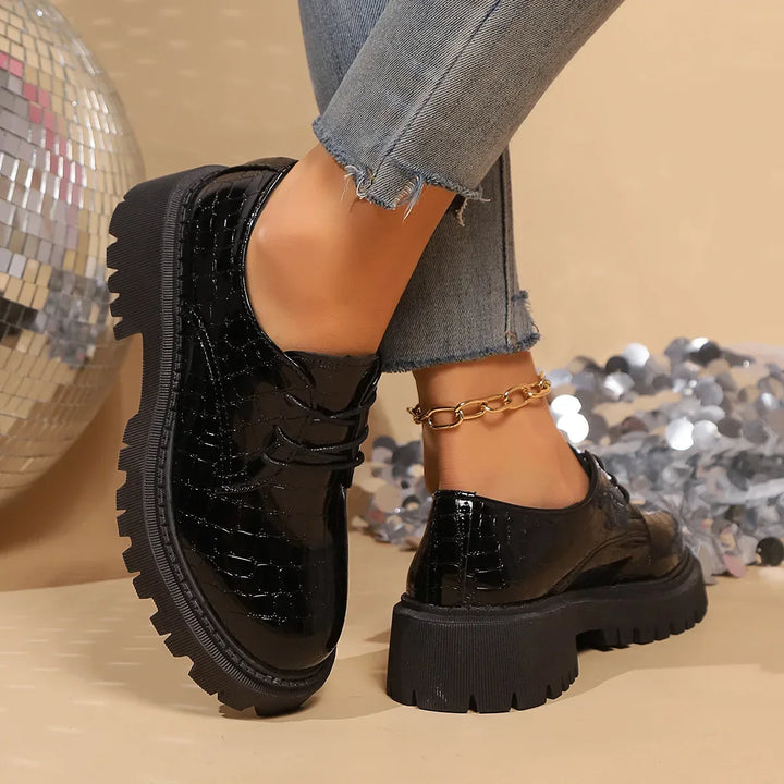 Velona – Derbies Contemporaines en Cuir Verni